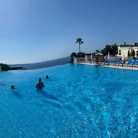 Cannes, Magnifique T2 Vue Mer, Piscine, Garage *